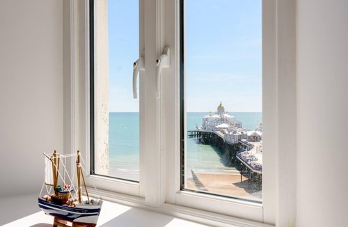 Eastbourne City Centre Apartment | Fully furnished Self Contained Apartment