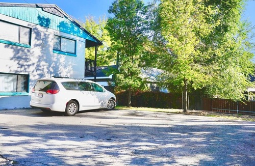 Lower Avenues Apartment | Fully furnished and equipped 30+ day rental near hospitals and University of Utah. Ideal for Traveling Nurses, internships, students, extended medical care or relocation. Free parking. Queen bed. Washer and dryer. Near bus stop.