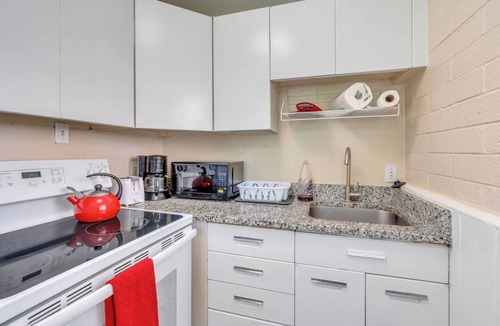 Lower Avenues Apartment | Fully furnished and equipped 30+ day rental near hospitals and University of Utah. Ideal for Traveling Nurses, internships, students, extended medical care or relocation. Washer and dryer. Free parking. Queen bed.