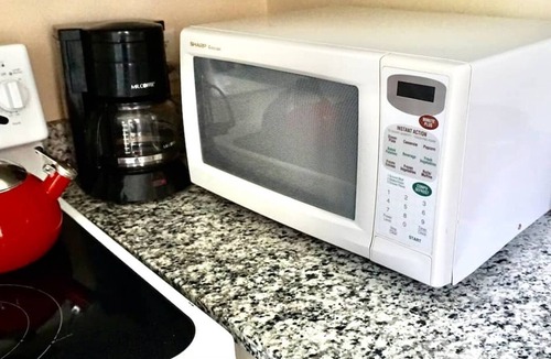 Lower Avenues Apartment | Fully furnished and equipped 30+ day rental near hospitals and University of Utah. Ideal for Traveling Nurses, internships, students, extended medical care or relocation. Washer and dryer. Free parking. Queen bed.