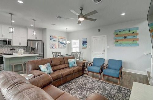 Bella Vista House | Fully Loaded 5 Star *New* Lux Home!