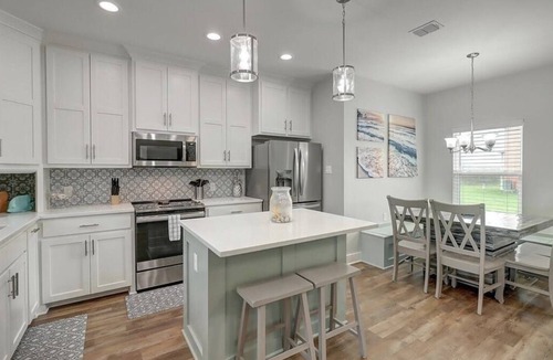 Bella Vista House | Fully Loaded 5 Star *New* Lux Home!