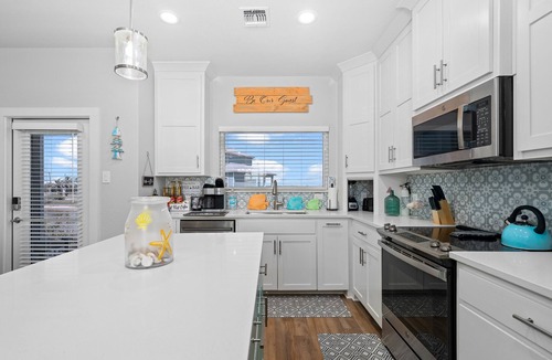 Bella Vista House | Fully Loaded 5 Star *New* Lux Home!