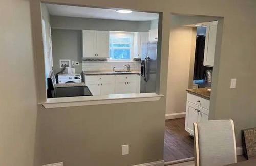 Islip House | fully Modern 3 bedroom 65"smart tvs cable bluetooth speakers etc