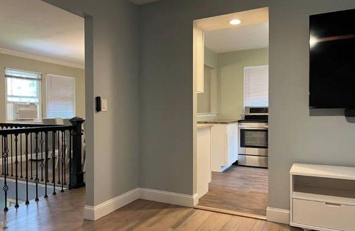 Islip House | fully Modern 3 bedroom 65"smart tvs cable bluetooth speakers etc