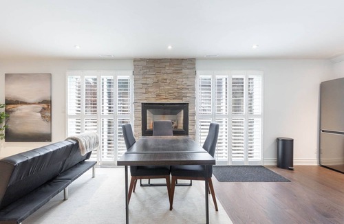 Clarkson-Lorne Park Apartment | Fully Private Apartment - New Luxury Two Bed Private Apartment By The Lake