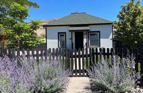 Palisade House | Fully remodeled and full of charm! Our cozy bungalow in the heart of Palisade