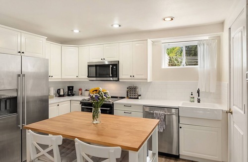 Carnation Apartment | Fully remodeled daylight basement apartment
