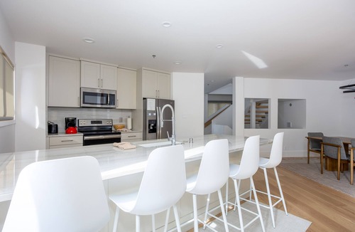 Deer Valley House | Fully Remodeled Fall 2023! Free Shuttle to the lifts! Fantastic resort views!