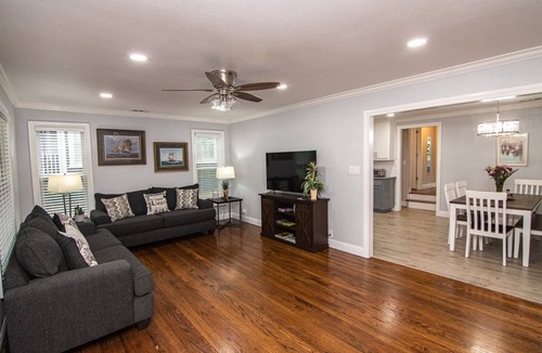 Arlington Heights House | Fully Remodeled Home near Dickie's Arena, Will Rogers and Downtown | Great for Families & Friends