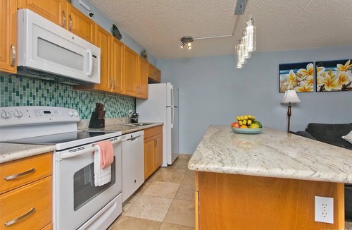 Waikiki Condo | Fully Remodelled View Condo with Free Parking, Pool, Hottub, Sauna, Tennis Court