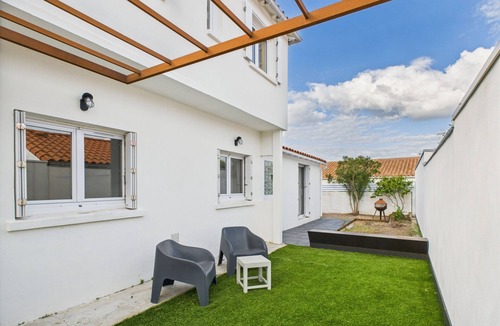 Les Sables d'Olonne Ski Chalet | Fully renovated house for 10 – terrace