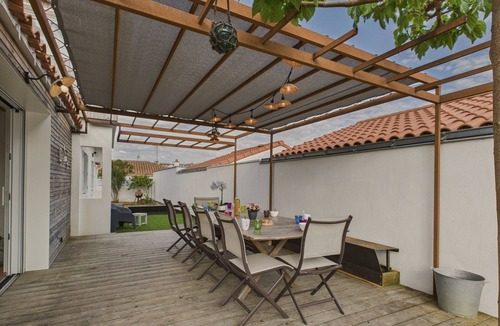 Les Sables d'Olonne Ski Chalet | Fully renovated house for 10 – terrace