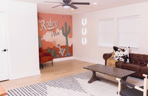 Mesquite House | Fully Renovated - 3 Bedroom House, Large backyard for pets!
