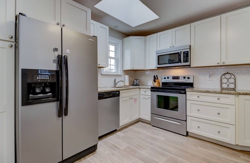 Village Green House | Fully Renovated 3 BR/2 bath home - Now booking for 2025!