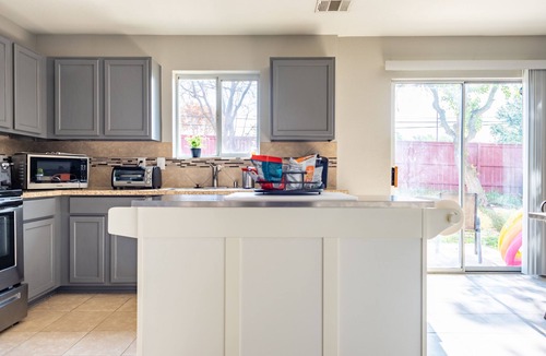 Windcrest House | Fully renovated 4BR close to everything