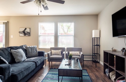 Windcrest House | Fully renovated 4BR close to everything