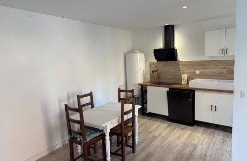Recourt House | Fully renovated, air-conditioned farmhouse with jacuzzi