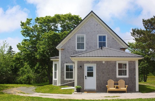 Yarmouth County House | Fully renovated bright & airy 3BR home near the ocean