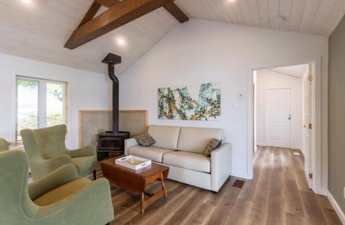 Bouchette House | Fully renovated cottage on Lac 31 milles