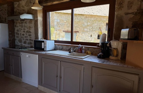 Nedde House | Fully renovated former barn 10 minutes from Lac de Vassivière.