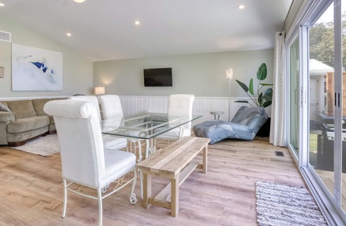 Lighthouse Cove Cottage | Fully renovated lakefront cottage on lake St. Clair in Lighthouse Cove, ON