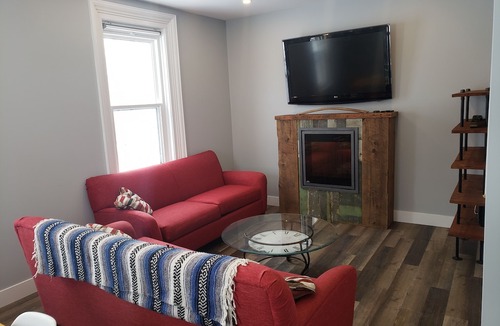 Meaford House | Fully renovated old red brick 3bdr house in Meaford