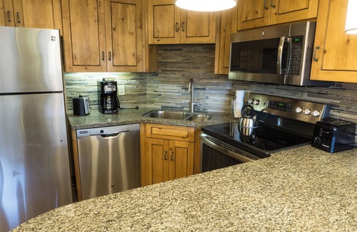 Park City Condo | Fully Renovated Suite with Full Kitchen by RedAwning - Save 20% on 7+ Nights!