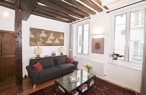 Arts-et-Metiers Apartment | FULLY RENOVATED very quiet charming 2bed/2bath flat in the Marais sleeps up to 4