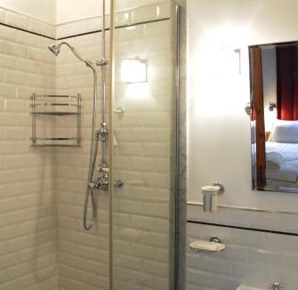 Arts-et-Metiers Apartment | FULLY RENOVATED very quiet charming 2bed/2bath flat in the Marais sleeps up to 4