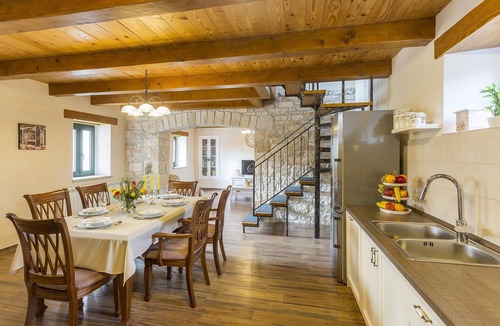 Muzini House | Fully Renovated Villa in quiet surroundings.