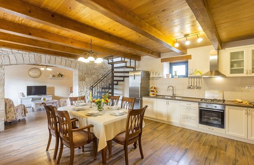 Muzini House | Fully Renovated Villa in quiet surroundings.