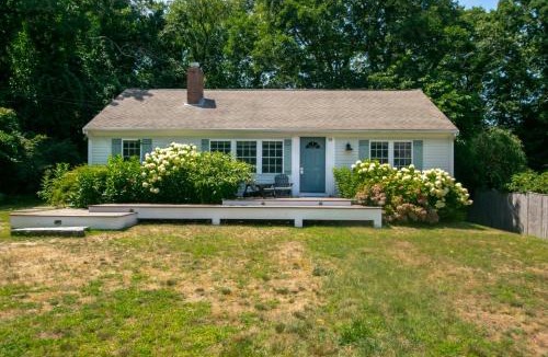 East Dennis House | Fully Renovated Walk to Scargo Lake