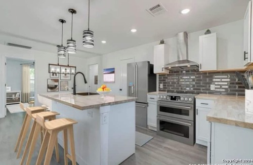 Northwest Los Angeles Heights House | Fully renovatedClose to airportn
