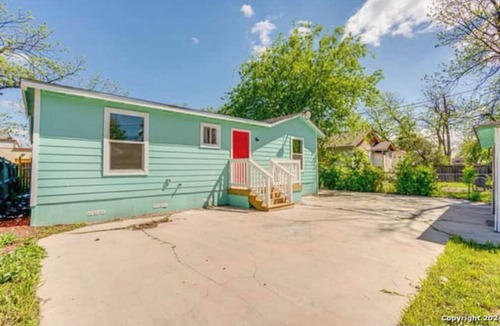 Northwest Los Angeles Heights House | Fully renovatedClose to airportn