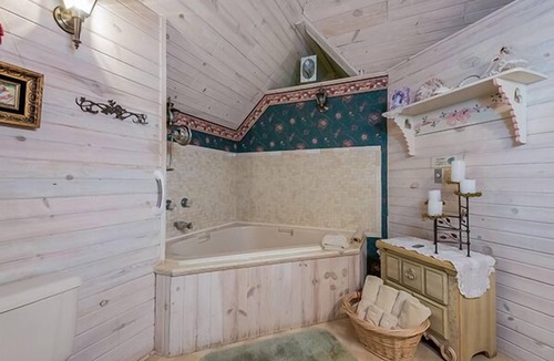 Fennville Bed & Breakfast | Fully restored victorian mansion in downtown Fennville