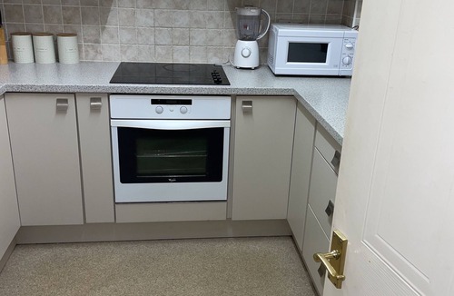 Thamesmead East Apartment | Fully service one bedroom Apartment