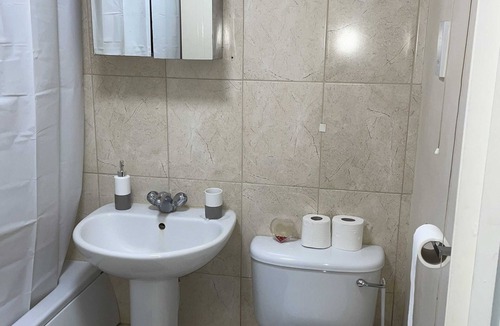 Thamesmead East Apartment | Fully service one bedroom Apartment