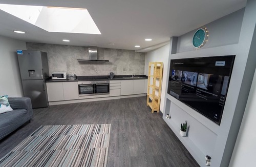 Selly Oak Apartment | Fully Serviced studio available close to the city