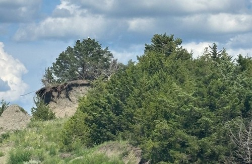 Lake Andes RV Rental | Fully set-up camper just steps away from the beautiful Missouri River.