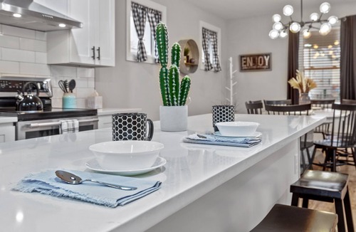 St. Louis House | Fully Stocked 4BR Bungalow | Near Tower Grove Park & The Grove | Free Parking