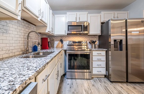 Huntsville House | Fully Stocked and Spacious*2 Master Bdrms*LOCATION, COMFORT, LUXURY