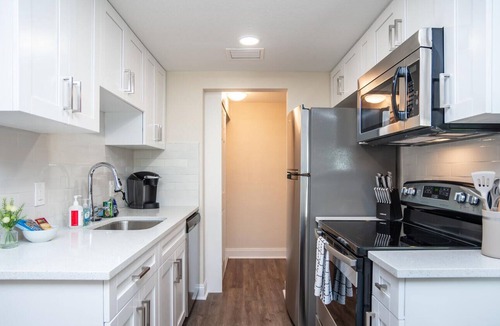 Dunedin Villa | Fully Updated! Downtown Dunedin Cottage