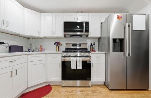 Lincoln Park Apartment | Fully Updated Jr, 1 Bed, Steps from Lincoln Park condo