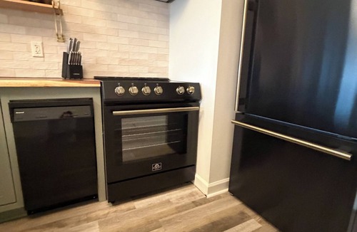 Huddleston Condo | FULLY updated: Step-Free access 2BR2BA 2King & 1 queen. BEAUTIFUL & Pet friendly