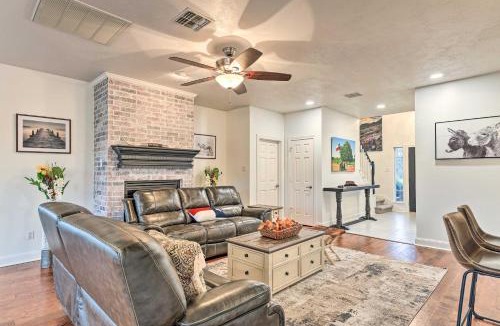 Clodine Villa | Fulshear Vacation Rental with Guest House and Deck!