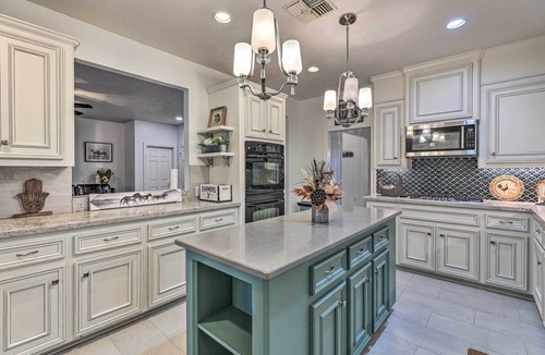 Clodine Villa | Fulshear Vacation Rental w/Guest House & Deck!
