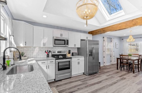 Montrose House | Fulton Hill Grove: Trendy and Central Hide-a-way!