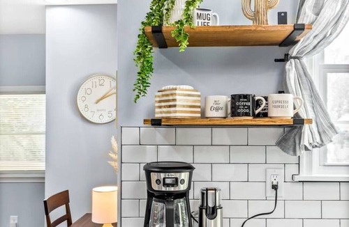 Montrose House | Fulton Hill Grove: Trendy and Central Hide-a-way!