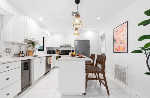 Plantation House | Fun 4BD Stay - Pool - BBQ - Games - Backyard